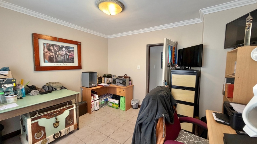 5 Bedroom Property for Sale in Mountainside Western Cape